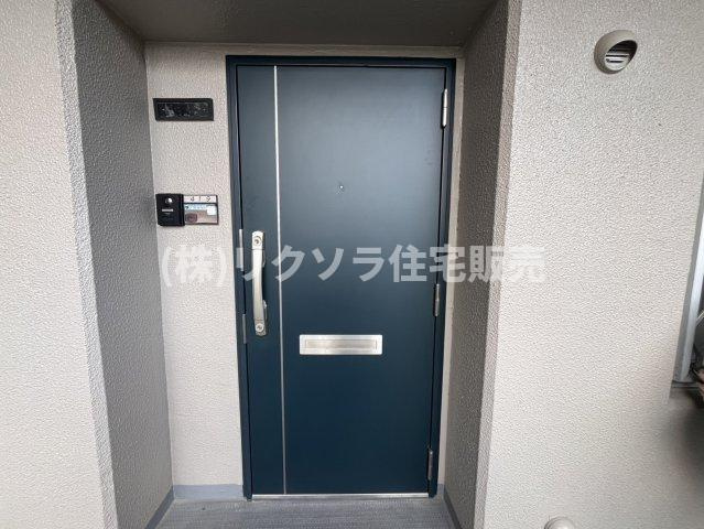寝屋川コーポラスの玄関|ツーシリンダー錠
■物件内覧・資金計画相談・住宅ローン相談、リフォーム相談、お問合せ受付中■
※当日・翌日のご内覧、ご相談はお電話でのお問合せがスムーズです！