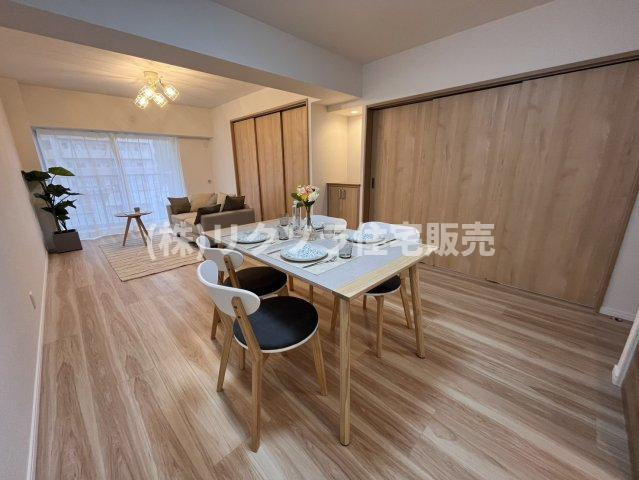 寝屋川コーポラスの居間・リビング|LDK17.5帖
■物件内覧・資金計画相談・住宅ローン相談、リフォーム相談、お問合せ受付中■
※当日・翌日のご内覧、ご相談はお電話でのお問合せがスムーズです！