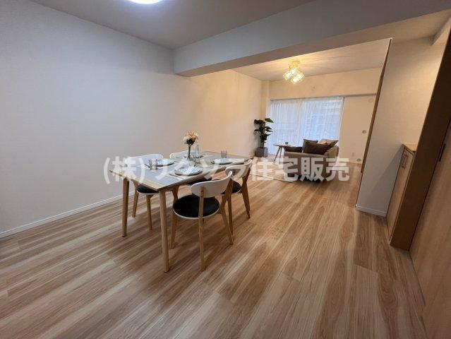 寝屋川コーポラスの居間・リビング|LDK17.5帖
■物件内覧・資金計画相談・住宅ローン相談、リフォーム相談、お問合せ受付中■
※当日・翌日のご内覧、ご相談はお電話でのお問合せがスムーズです！