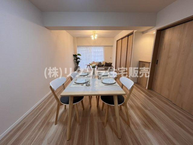 寝屋川コーポラスのダイニング|LDK17.5帖
■物件内覧・資金計画相談・住宅ローン相談、リフォーム相談、お問合せ受付中■
※当日・翌日のご内覧、ご相談はお電話でのお問合せがスムーズです！