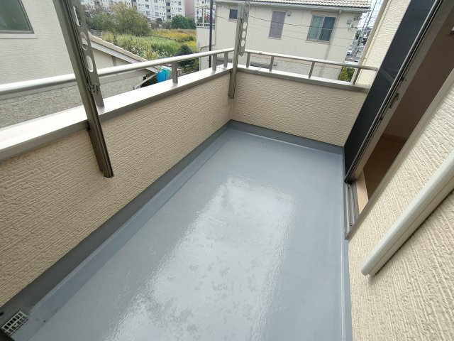 吉川市　美南4丁目　中古戸建のバルコニー|南向きで洗濯物がカラッと乾く、陽だまりバルコニー