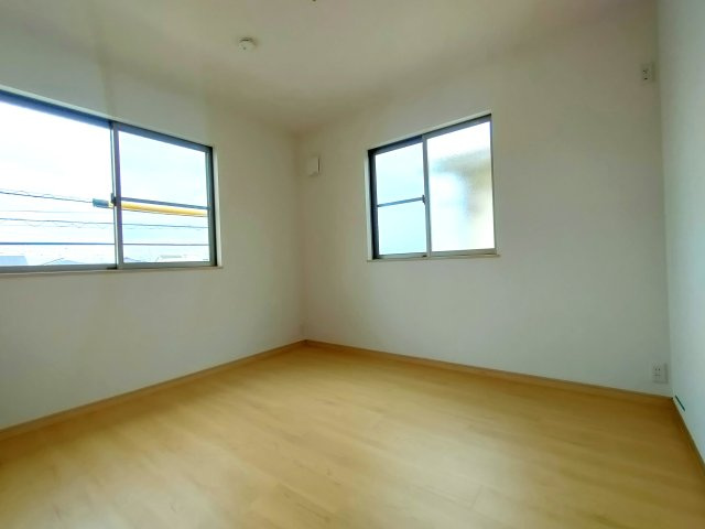 吉川市　美南4丁目　中古戸建の洋室|ゆったりした洋室です
