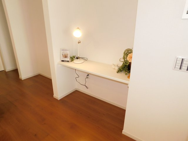 名古屋市瑞穂区萩山町２丁目の新築一戸建の居間・リビング|◇カウンター◇　　お子様の勉強や作業スペースなど多用途に利用できます♪
