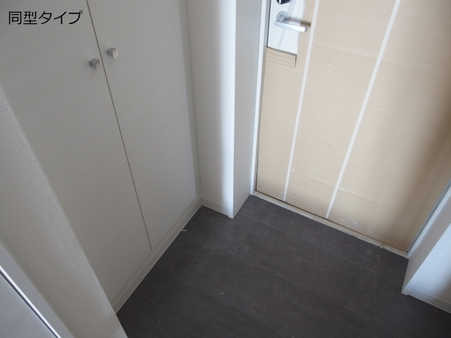 ウイングコート深沢の玄関