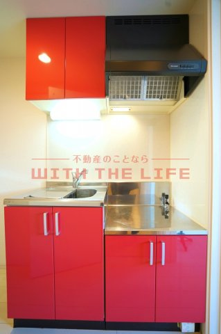 楓【キャッシュバック対象物件】のキッチン|コンパクトなキッチンで掃除もラクラク