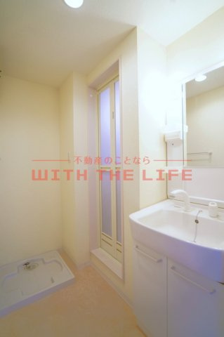 楓【キャッシュバック対象物件】の洗面所|脱衣スペースもあります