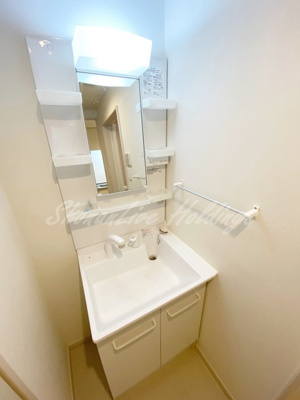 【洗面所】 | リブリ・藤沢川名 | 明るい洗面所です