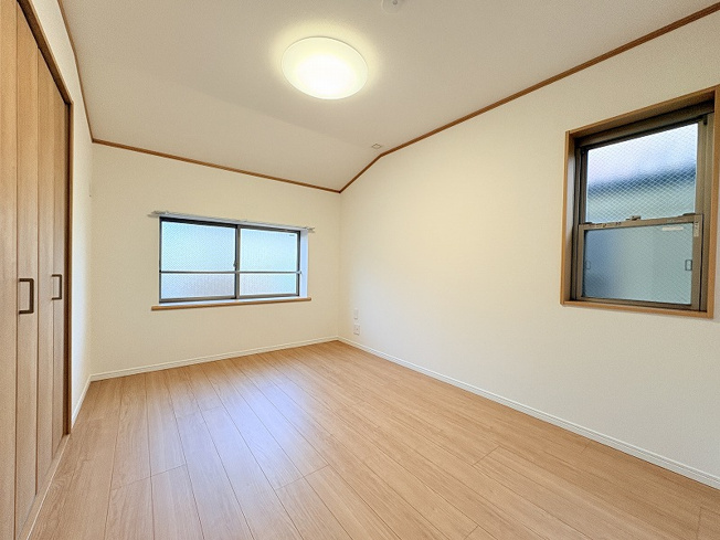 【洋室】 | 練馬区西大泉1丁目　中古一戸建住宅　(保谷店) | 2階6.0帖/お好みのインテリアで安らぐ癒し空間が生まれます。