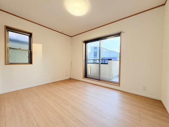 【子供部屋】 | 練馬区西大泉1丁目　中古一戸建住宅　(保谷店) | 2階6.0帖/全居室に収納スペースが備わりお部屋を広々お使いいただけます。