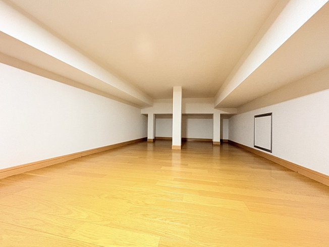 【収納】 | 練馬区西大泉1丁目　中古一戸建住宅　(保谷店) | 季節インテリアや趣味用品の収納に便利な小屋裏収納。