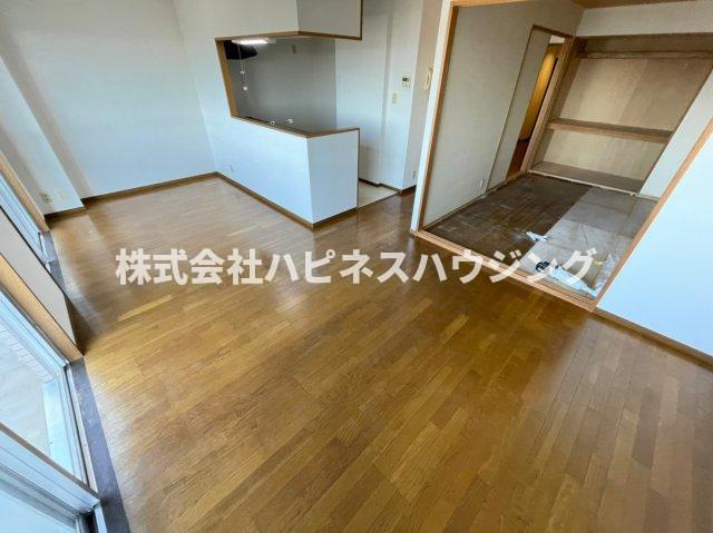 INSURANCE(インシュランス)BLDG.(ビルディング)ⅩⅢ(サーティーン)河原塚の居間・リビング