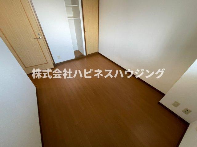 INSURANCE(インシュランス)BLDG.(ビルディング)ⅩⅢ(サーティーン)河原塚の洋室