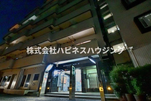 INSURANCE(インシュランス)BLDG.(ビルディング)ⅩⅢ(サーティーン)河原塚のエントランス|堂々としたエントランス
