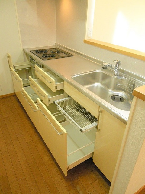 オークヒルＮ棟のキッチン|グリル付き3口システムキッチン