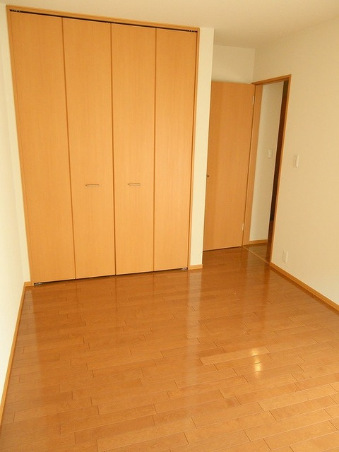 オークヒルＮ棟の寝室|明るい居室