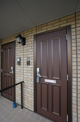 【玄関】 | ビズビー広瀬 B棟