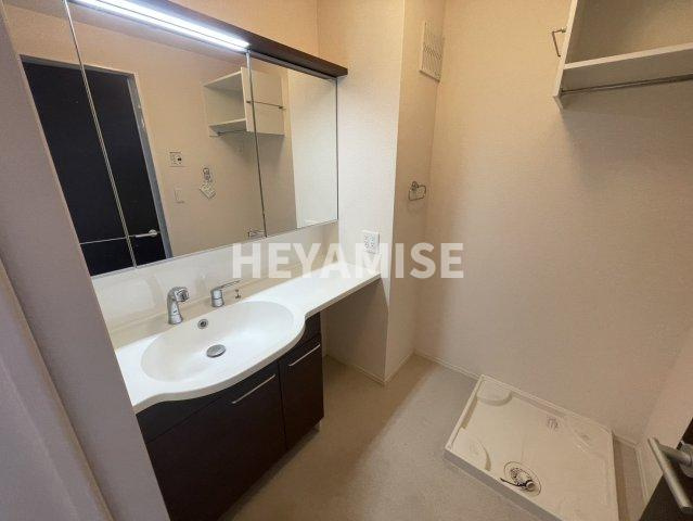 コンフォール桜の洗面所|※室内画像は別号室のもの(反転タイプ)