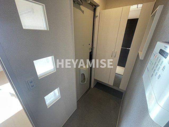 コンフォール桜の玄関|※室内画像は別号室のもの(反転タイプ)