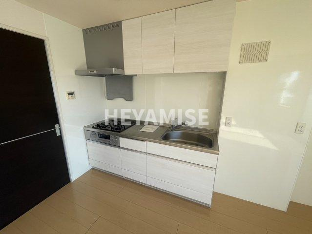 コンフォール桜のキッチン|※室内画像は別号室のもの(反転タイプ)