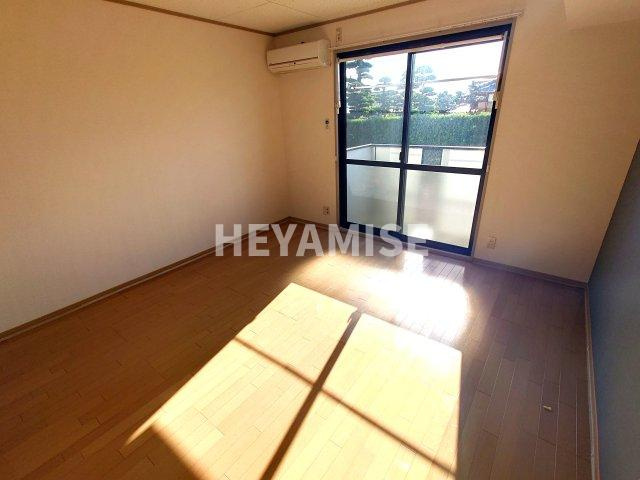 グレープハウス Ⅱの居間・リビング