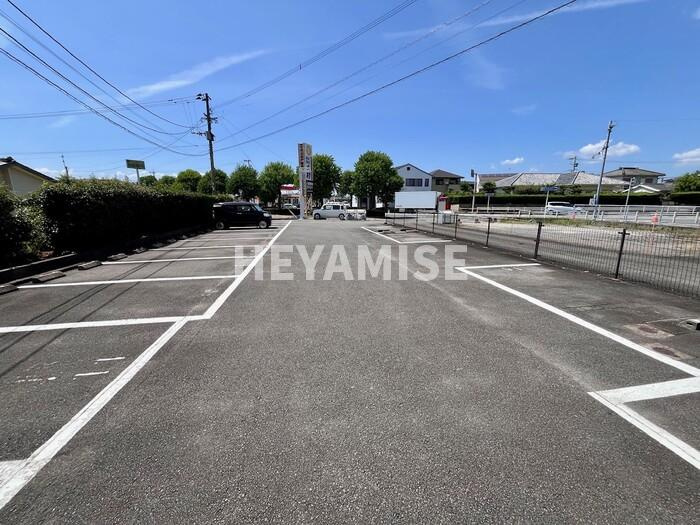 グレープハウス Ⅰの駐車場