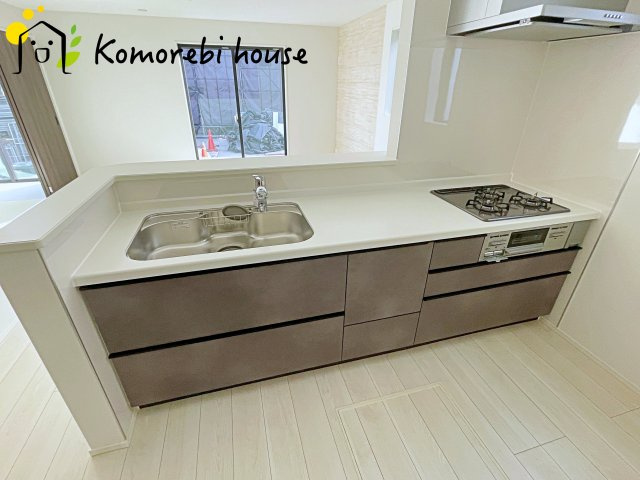 さいたま市北区今羽町　3期　新築一戸建て　グラファーレ　02のキッチン|キッチンでお料理をお楽しみください