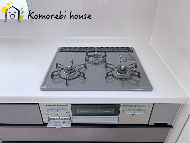 さいたま市北区今羽町　3期　新築一戸建て　グラファーレ　02のキッチン|きれいなキッチンです