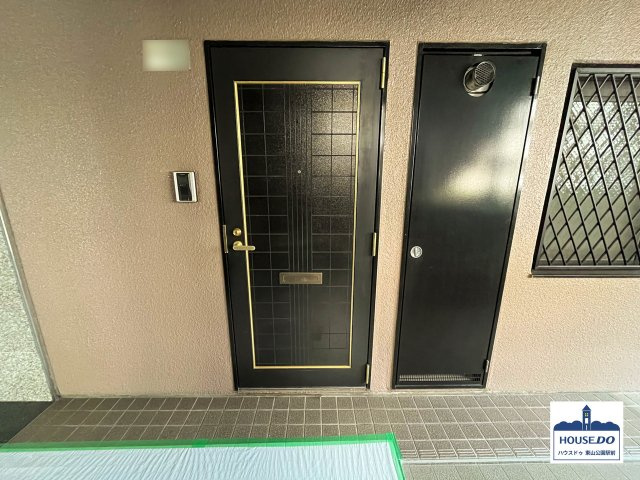 パラローク香流 名東区香南１丁目の玄関|共用部の側から見た玄関です