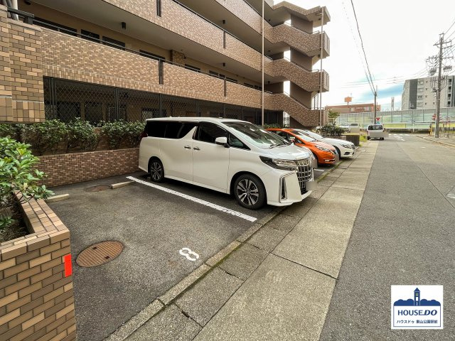 パラローク香流 名東区香南１丁目の駐車場|平面の駐車場です