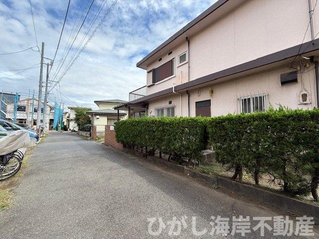 茅ヶ崎市美住町　売地　　全2区画の前面道路含む現地写真|古家有　現地外観