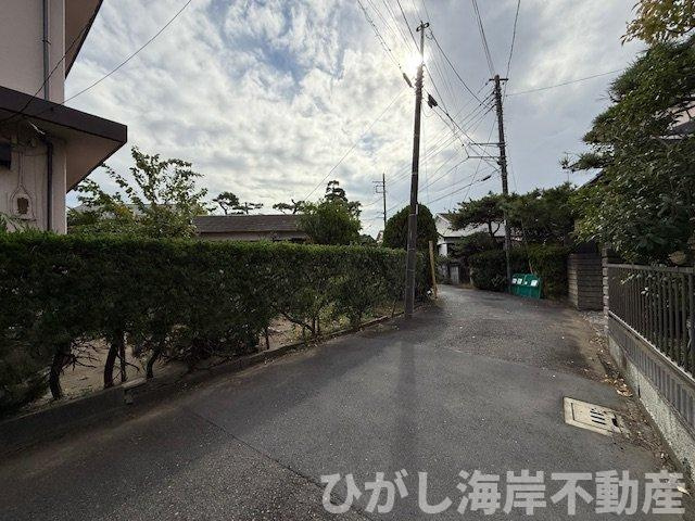 茅ヶ崎市美住町　売地　　全2区画の前面道路含む現地写真|古家有　現地外観