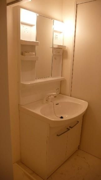 グランディール浅草の独立洗面台