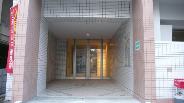 グランディール浅草のエントランス