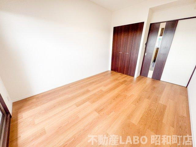 フレンシアノイエ難波南の洋室