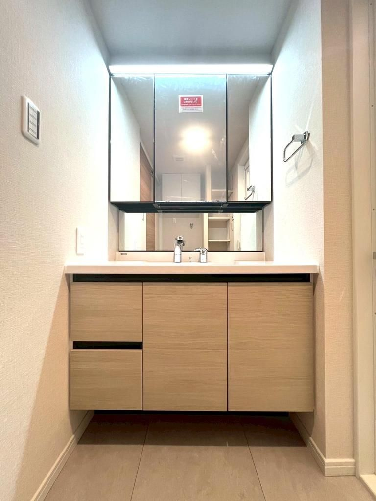 府中市是政４丁目の中古マンションの独立洗面台