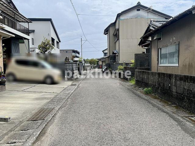 土佐市高岡町甲 -4期2棟2-　新築戸建ての前面道路含む現地写真|2026年4月上旬
