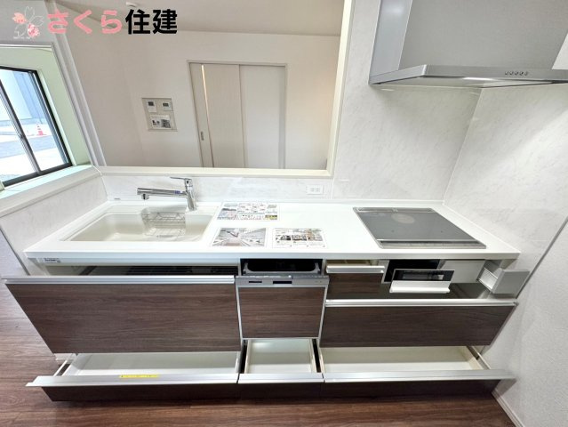 いろどりアイタウン栃木市箱森町22　2号棟のキッチン|収納大容量！！！ビルトイン食洗機乾燥機付き！
