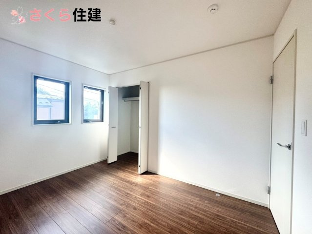 いろどりアイタウン栃木市箱森町22　2号棟の洋室|各部屋に収納あります！荷物が多い子育て世代や、趣味道具の多い方にもうれしいですね♪
