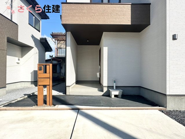 いろどりアイタウン栃木市箱森町22　2号棟の玄関|断熱玄関ドア　■嬉しい玄関電子鍵■（電池式）