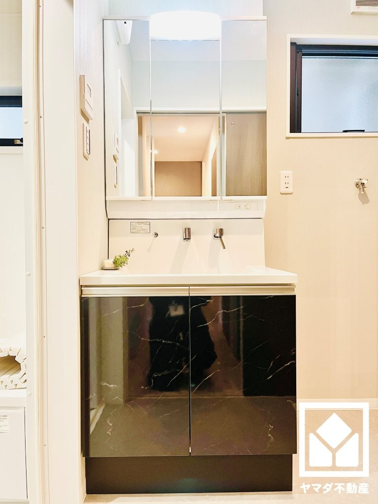 伏見区深草大亀谷八島町の独立洗面台