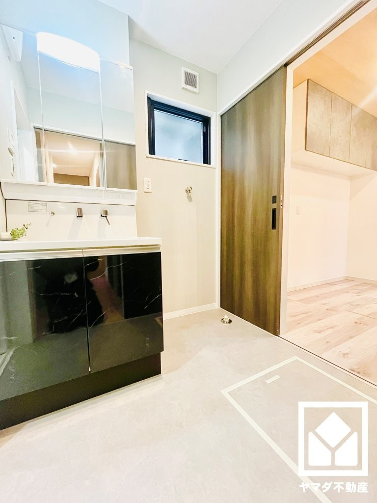 伏見区深草大亀谷八島町の洗面所