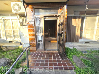 【玄関】 | 川西市平野1丁目中古戸建 | 玄関です♪お好きなリフォームを楽しんでみませんか？