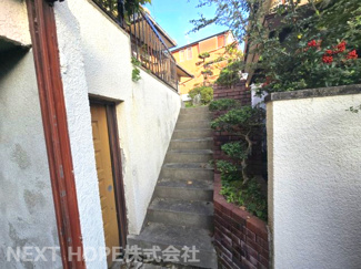 【その他】 | 川西市平野1丁目中古戸建 | 玄関への階段です♪
