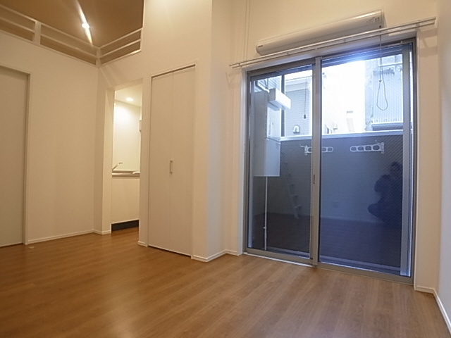 神戸市長田区東尻池町１丁目のアパートの居間・リビング|リビング洋室