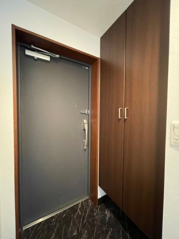ピアッツァレント今井町の玄関|大容量のシューズボックス付き玄関