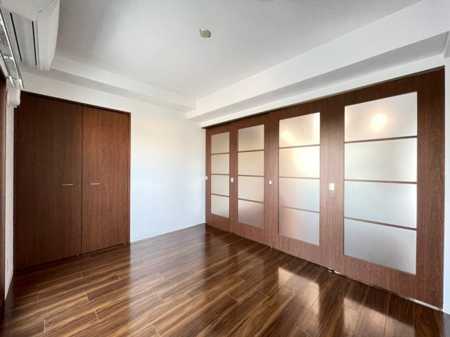 ピアッツァレント今井町の洋室|クローゼット・エアコン付き洋室6.3帖