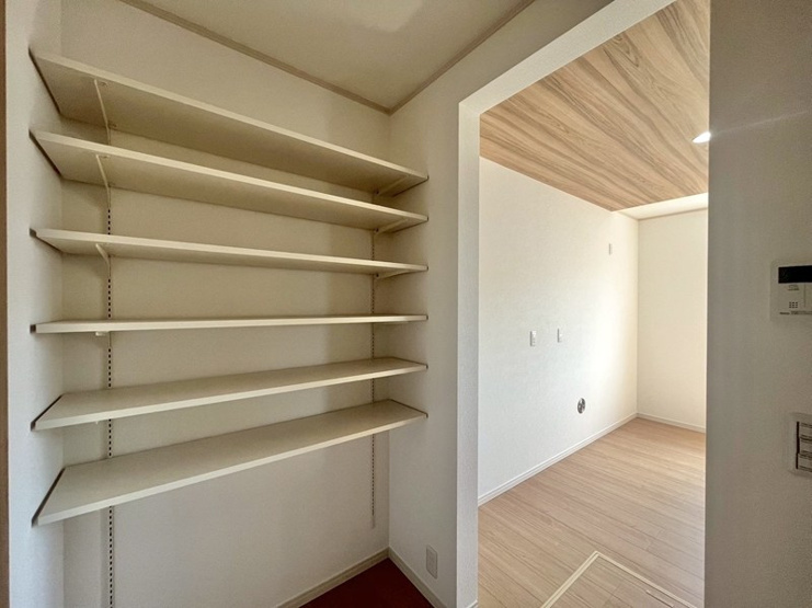 小山市中久喜　新築戸建13の収納