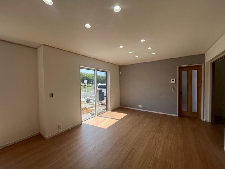 小山市中久喜　新築戸建13の居間・リビング