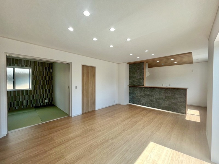 小山市中久喜　新築戸建13の居間・リビング