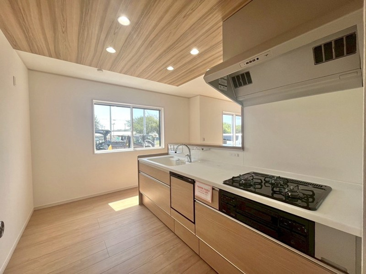 小山市中久喜　新築戸建13のキッチン